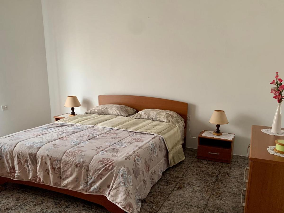 2 Bedroom Appartment Birzebbugia Birżebbuġa Exteriör bild